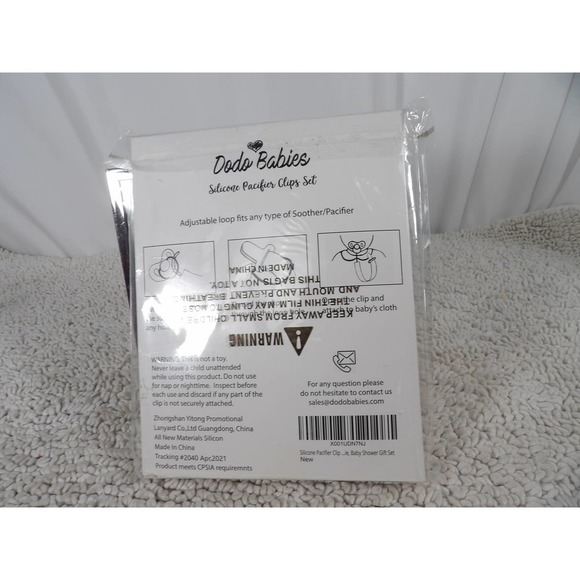 Dodo Babies Silicone Pacifier Clips Set- 2 Clips and 1 Pacifier Case - Picture 2 of 4